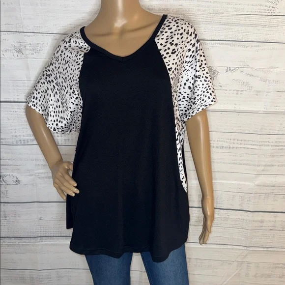 NWOT Black and White Contrast Animal Print Sleeve Top - Picture 6 of 8